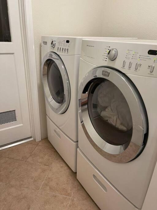 Brand New 2Br Cute Blue Led In North Fresno Lejlighed Eksteriør billede